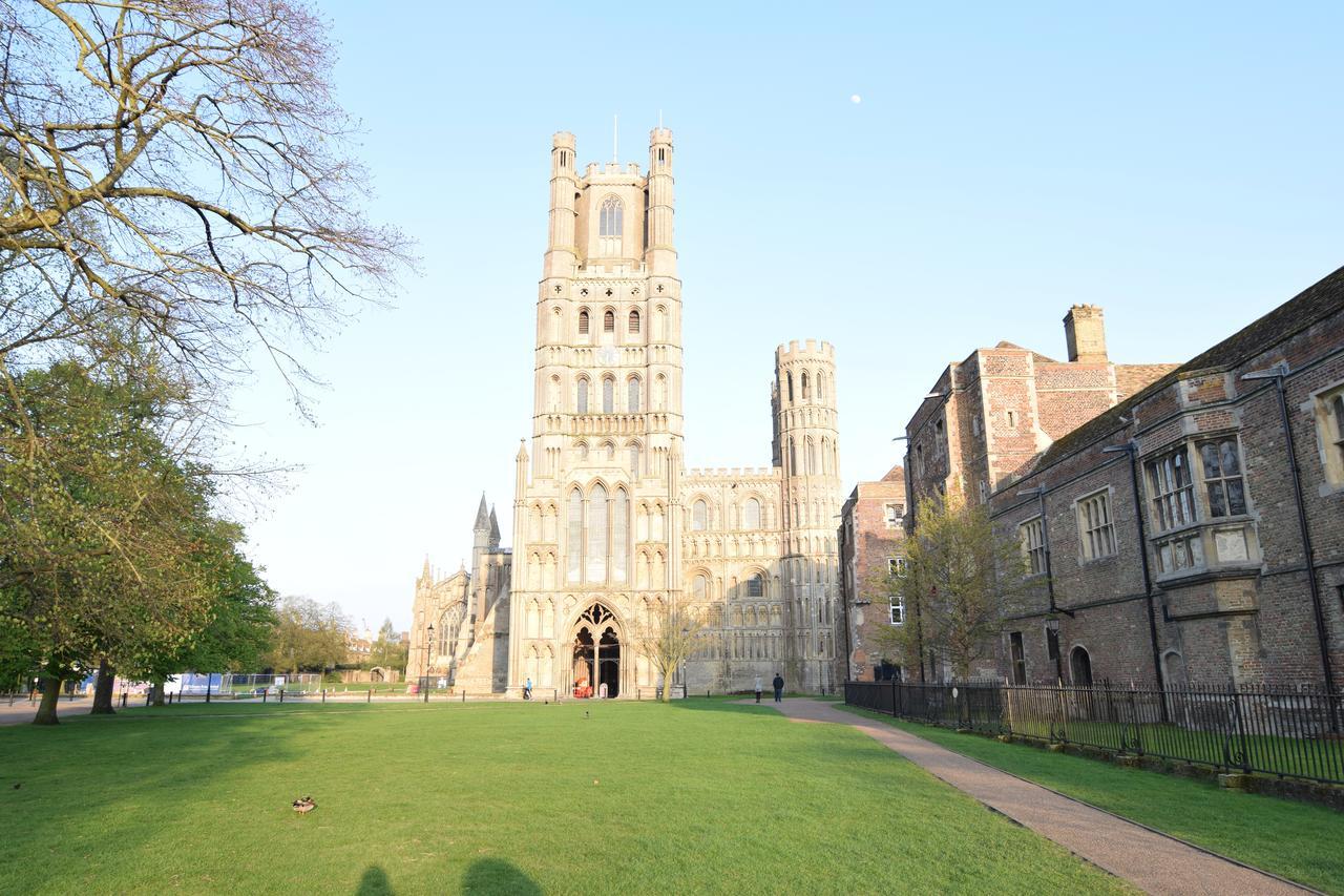 Castle Lodge Ely Bagian luar foto