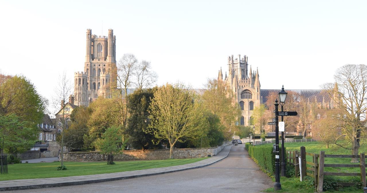 Castle Lodge Ely Bagian luar foto